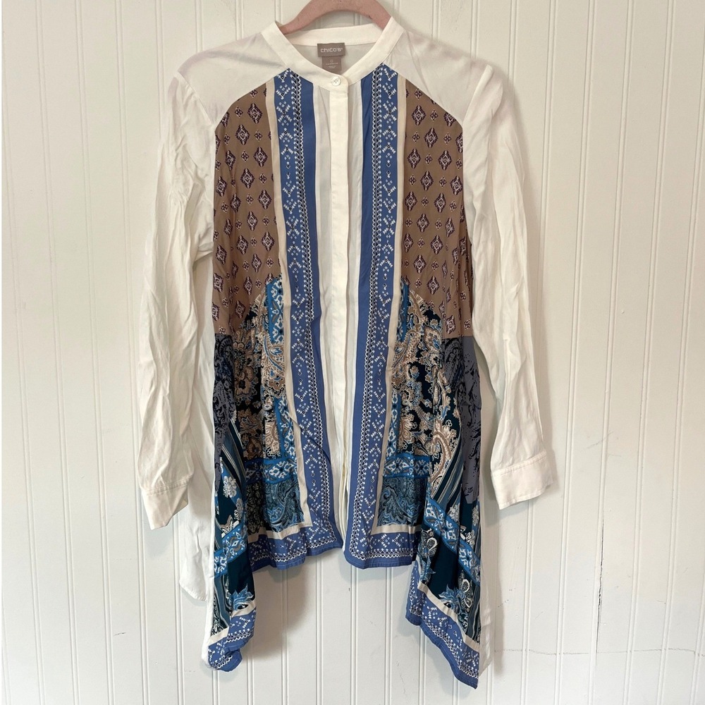 Chicos Sharkbite Tunic Blouse Womens 0 Small Mixed Media Paisley White Blue